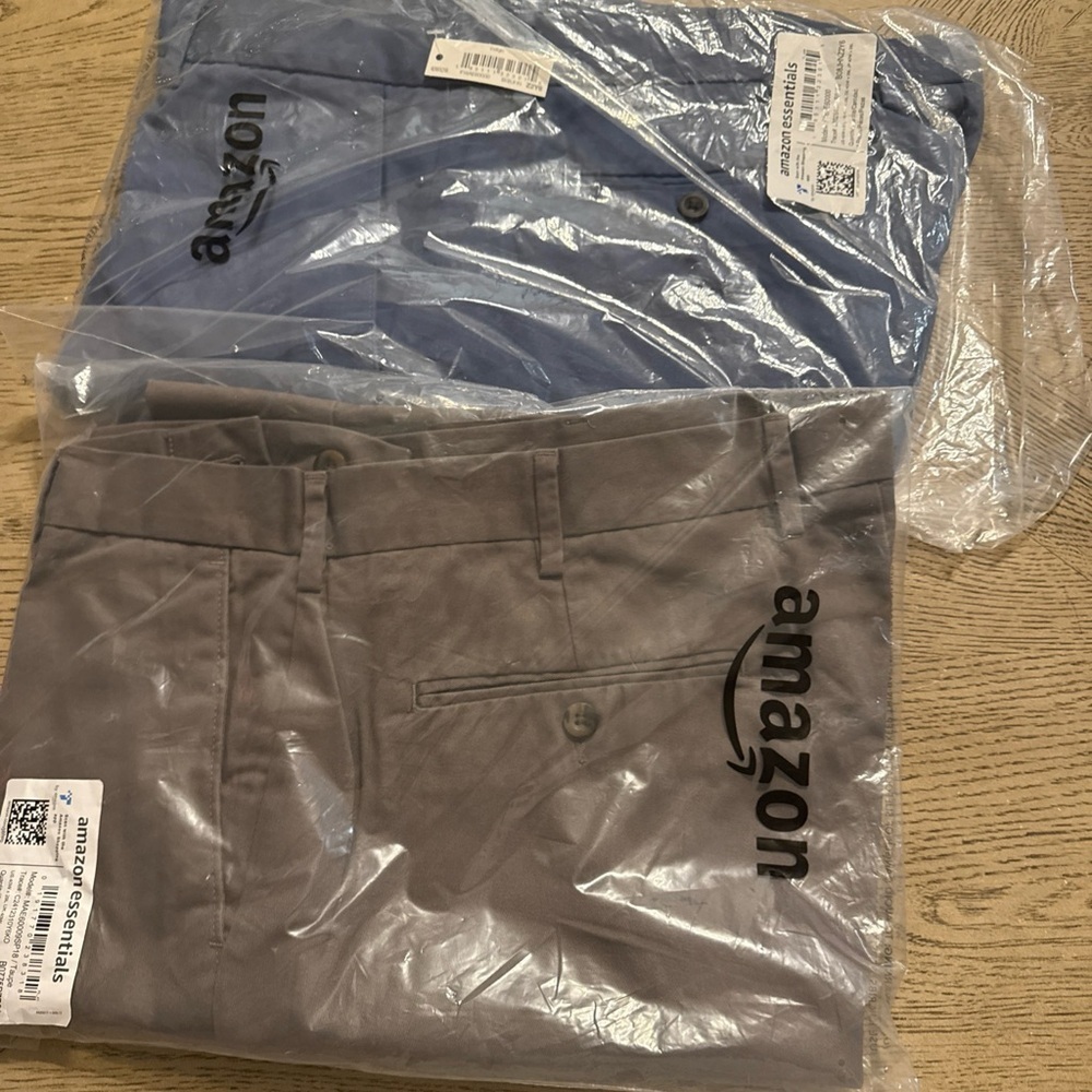 Set of 2Amazon Essentials Men Classic-Fit Wrinkle-Resistant Chino Pant 40x29